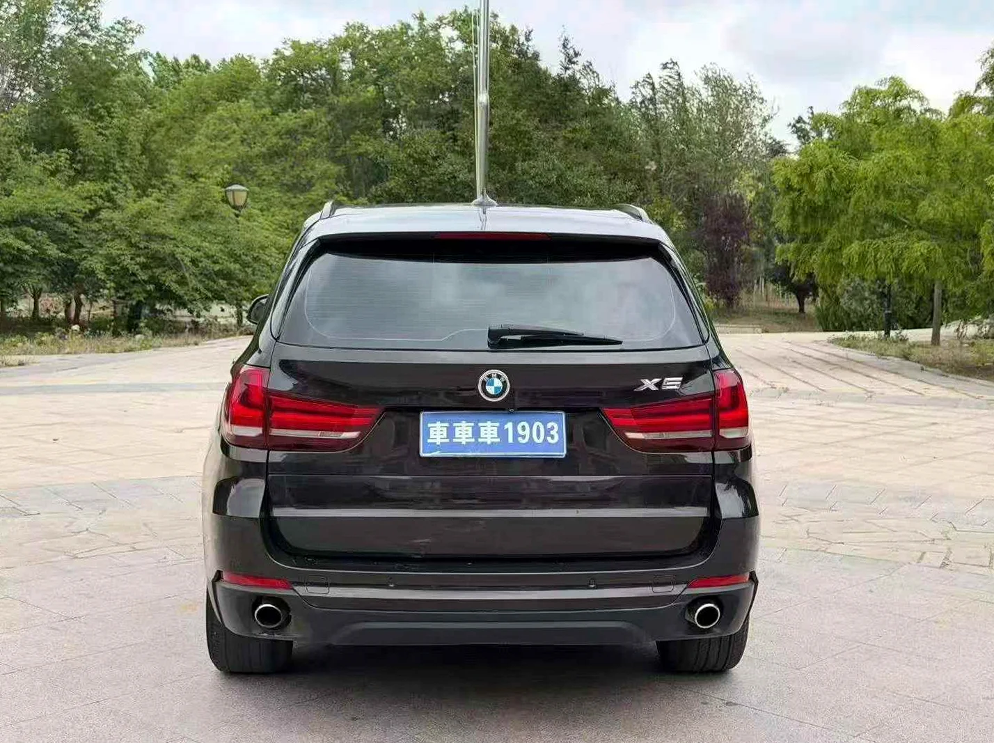 宝马X5 后面外观二