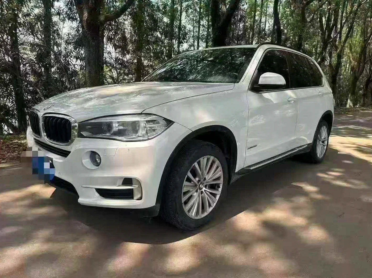 宝马X5 正面外观三