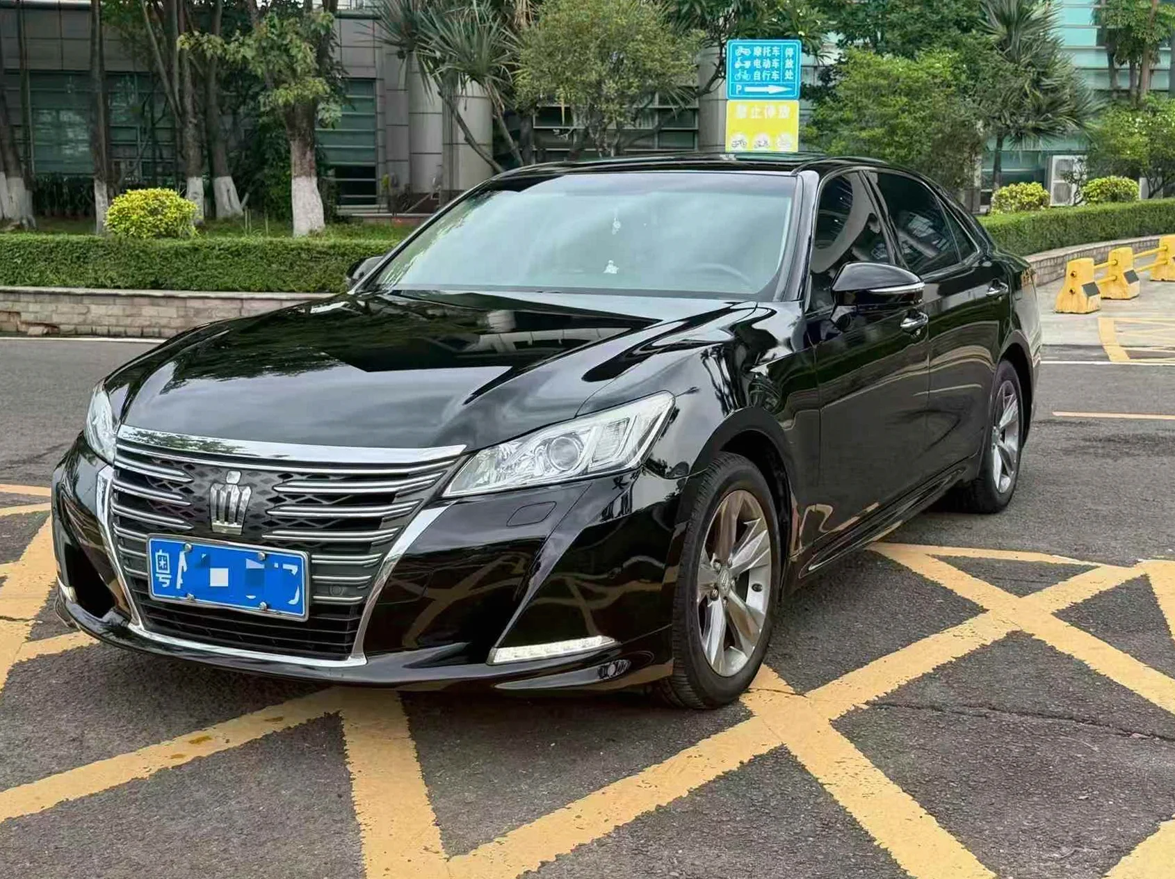 16年丰田皇冠2.0T