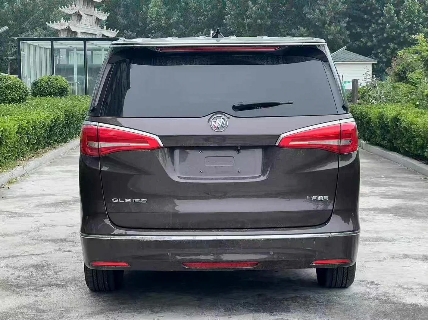 别克GL8 后面外观二