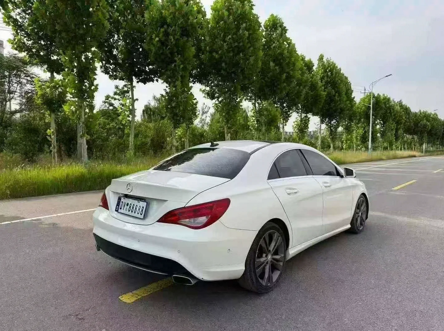 奔驰A 后面外观三