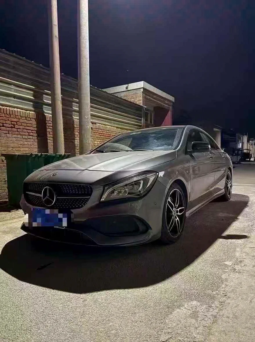 奔驰A 正面外观三