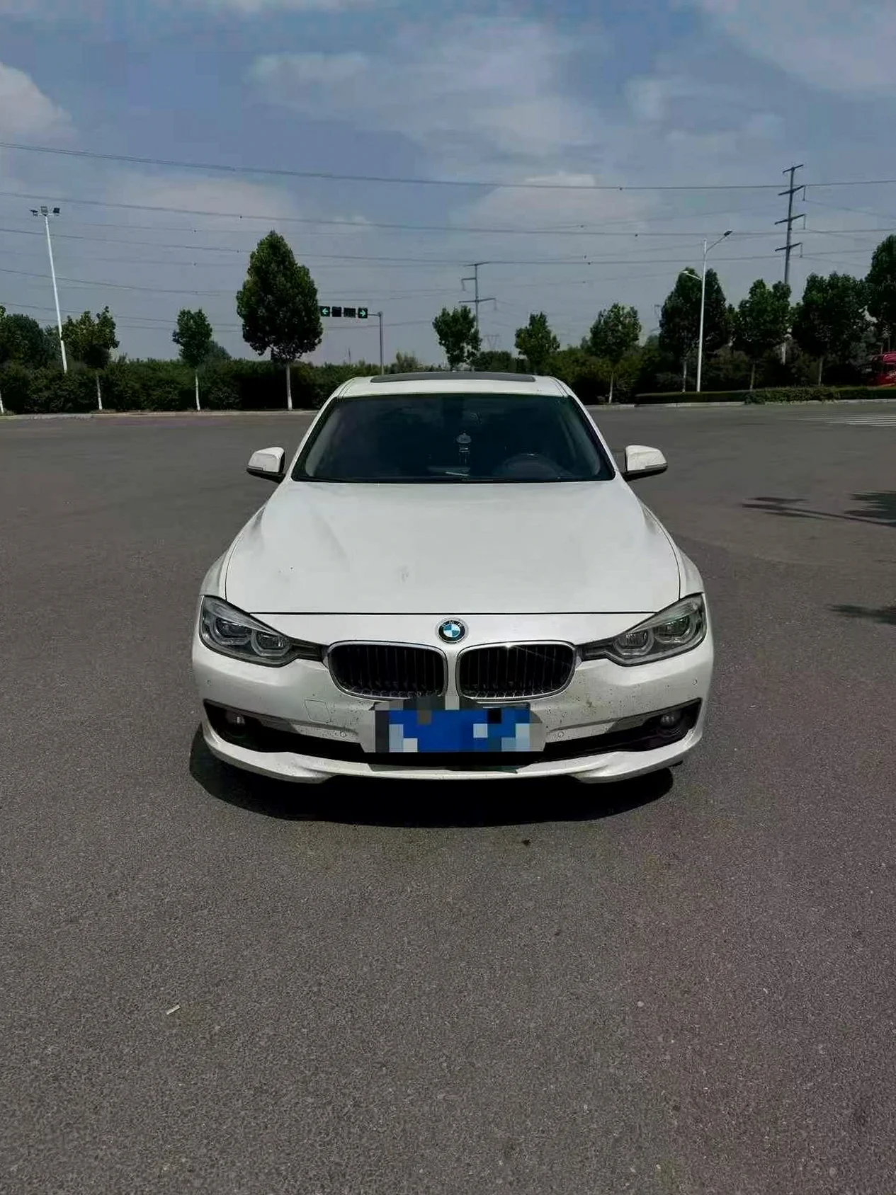 宝马3系 正面外观二
