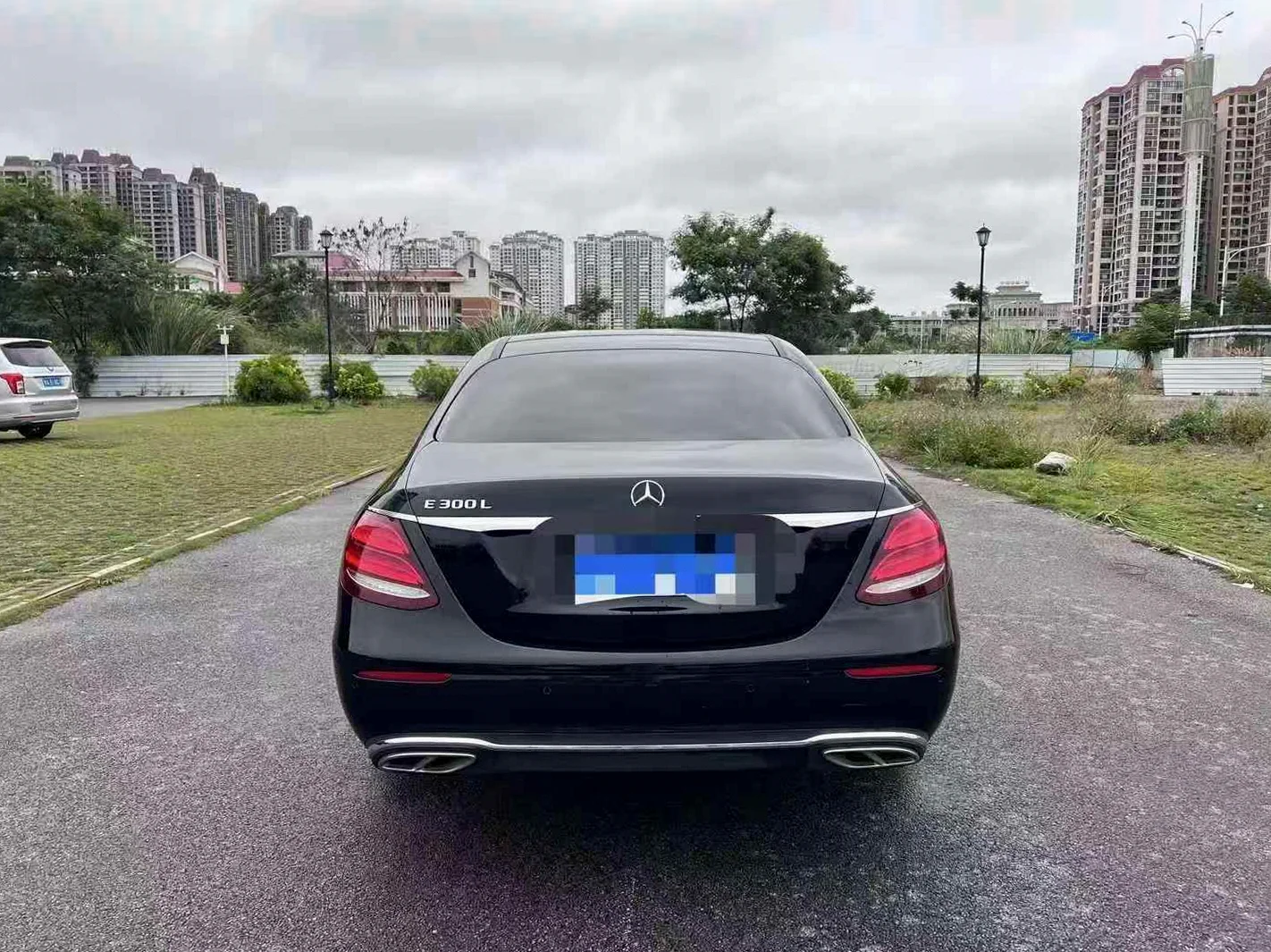 奔驰E 内饰后排