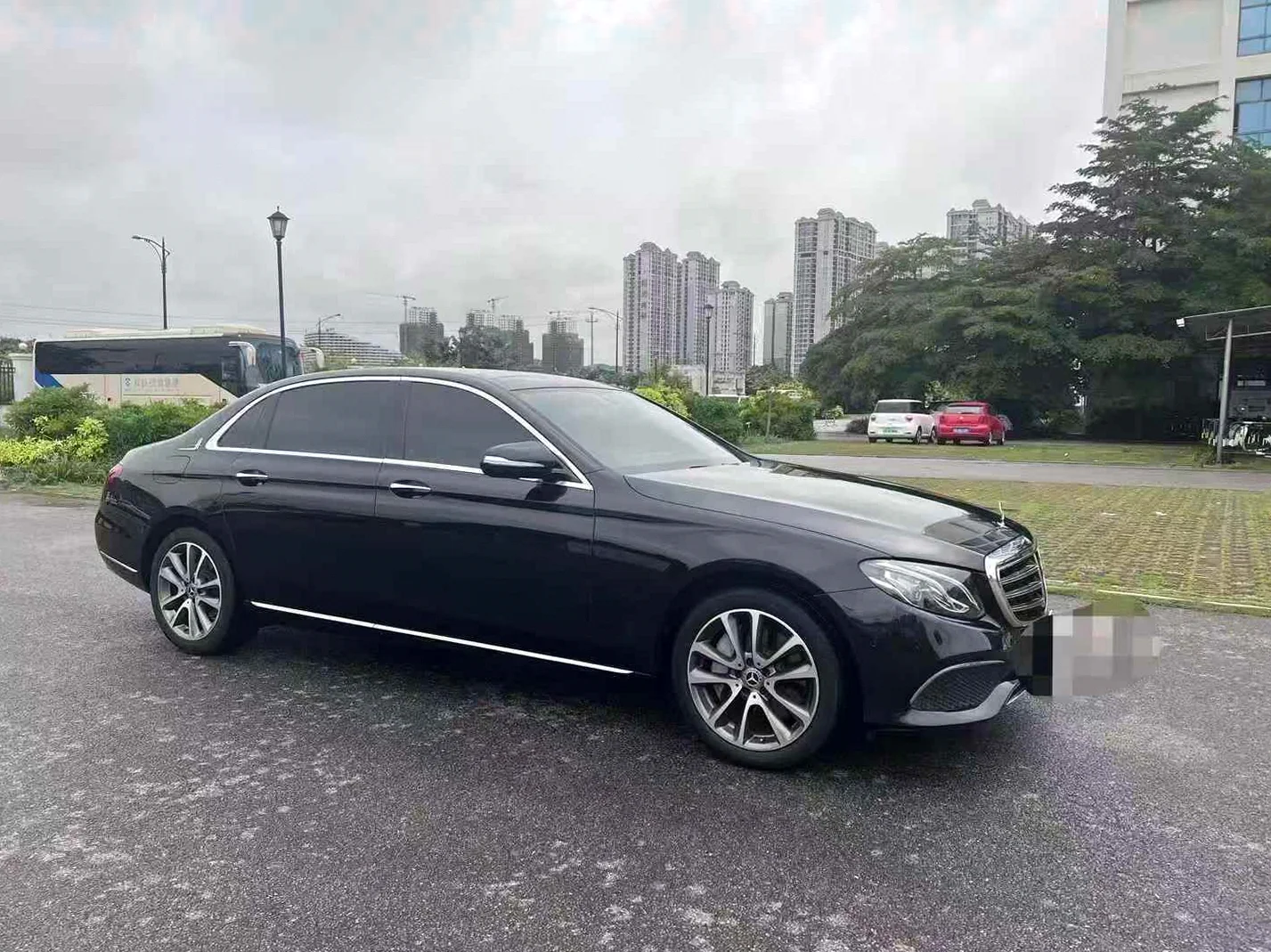 18年奔驰E300L黑立棕