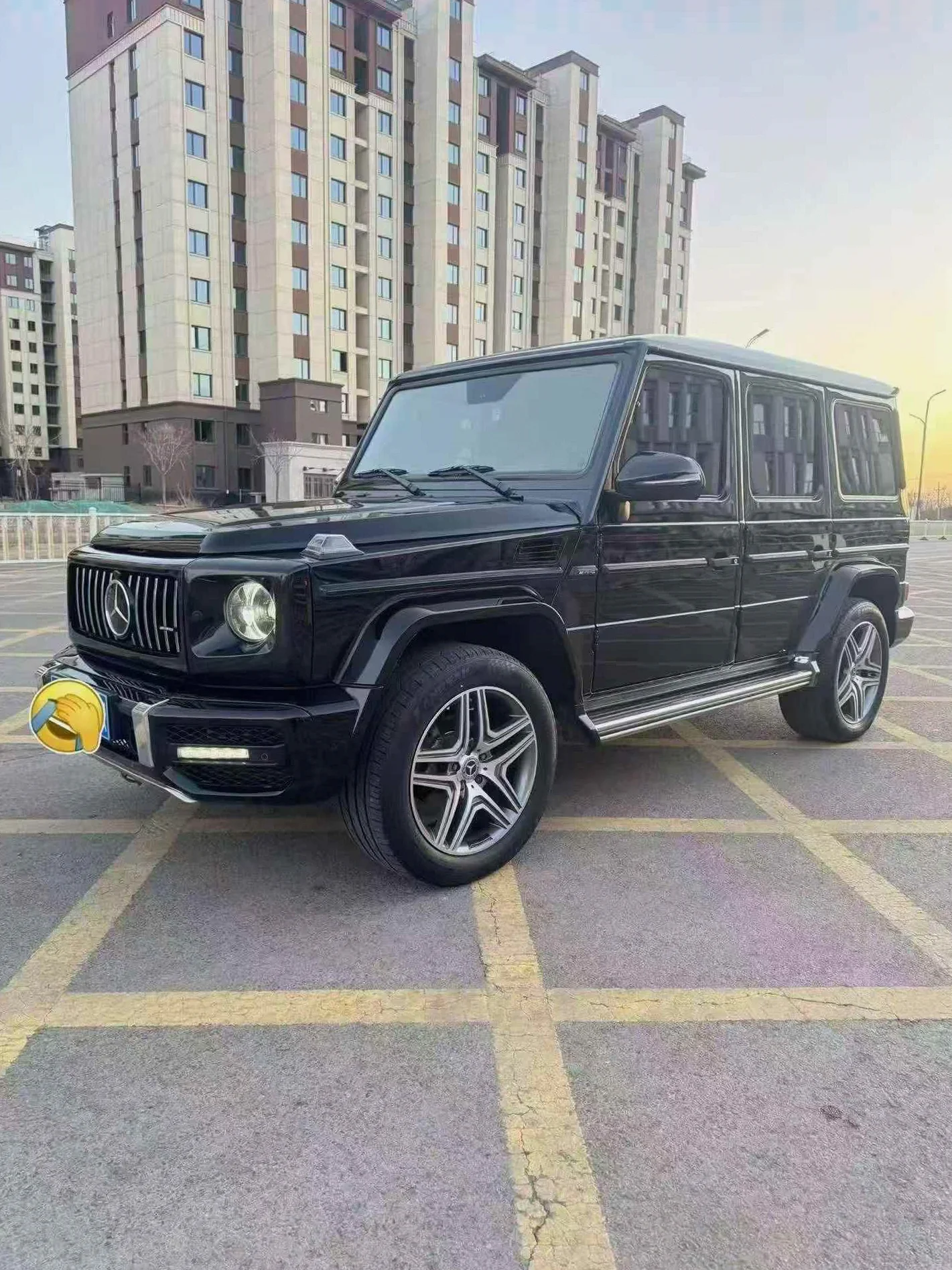 奔驰G 正面外观二