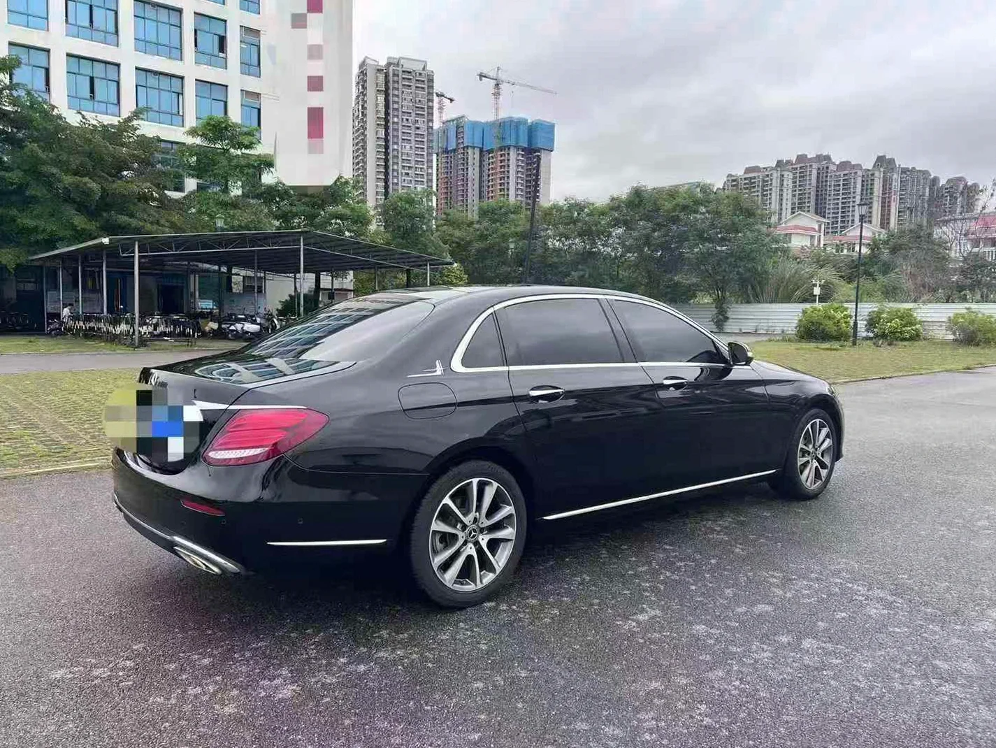 奔驰E 驾驶室