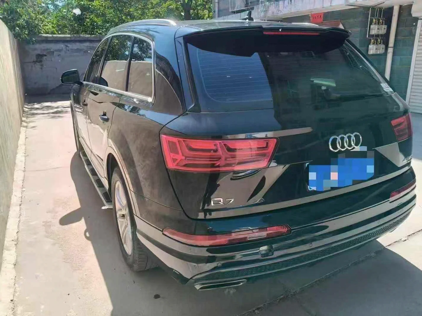 奥迪Q7 后面外观一