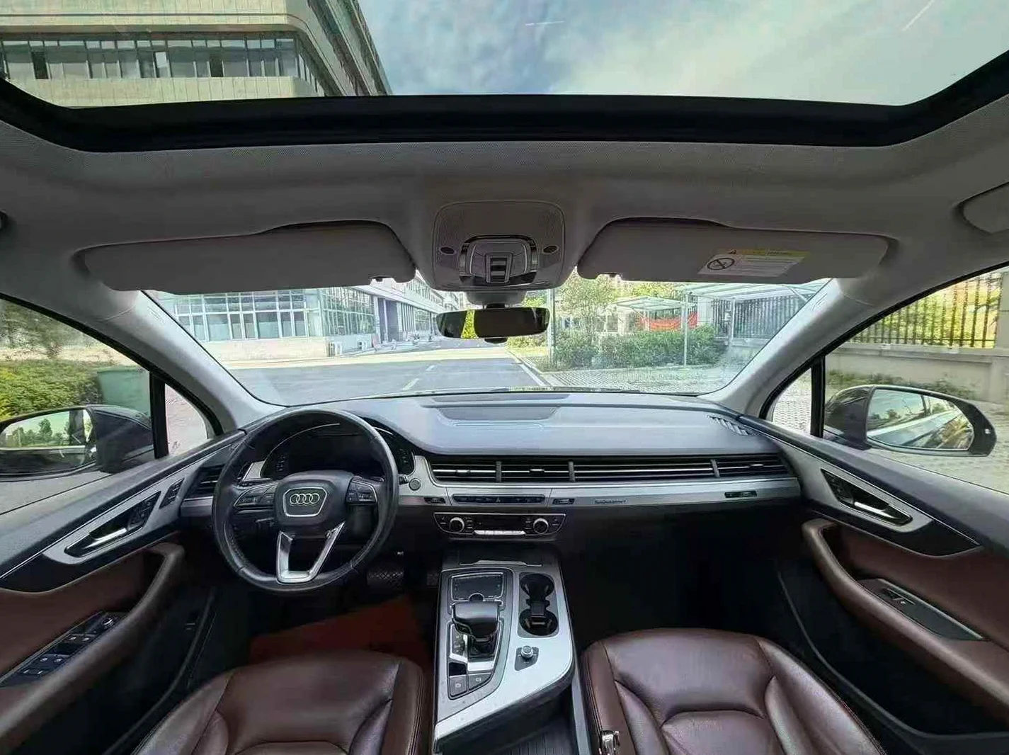 奥迪Q7 后面外观三