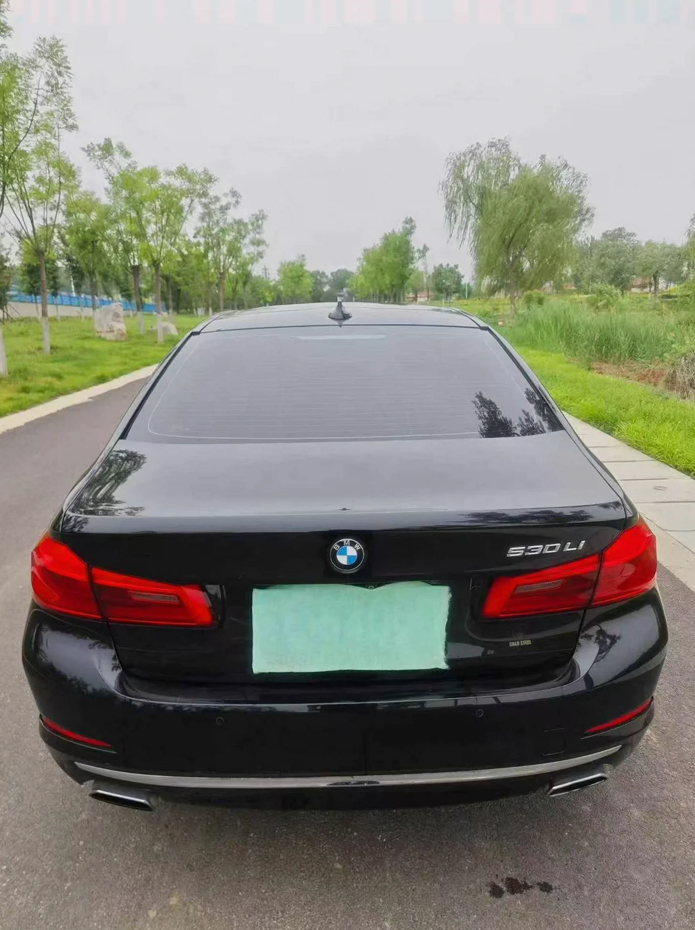 宝马5系 后面外观一