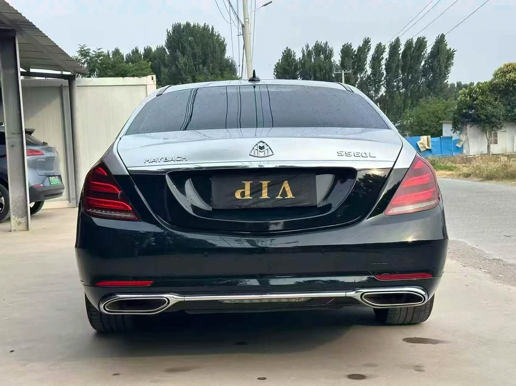 奔驰S 后面外观二
