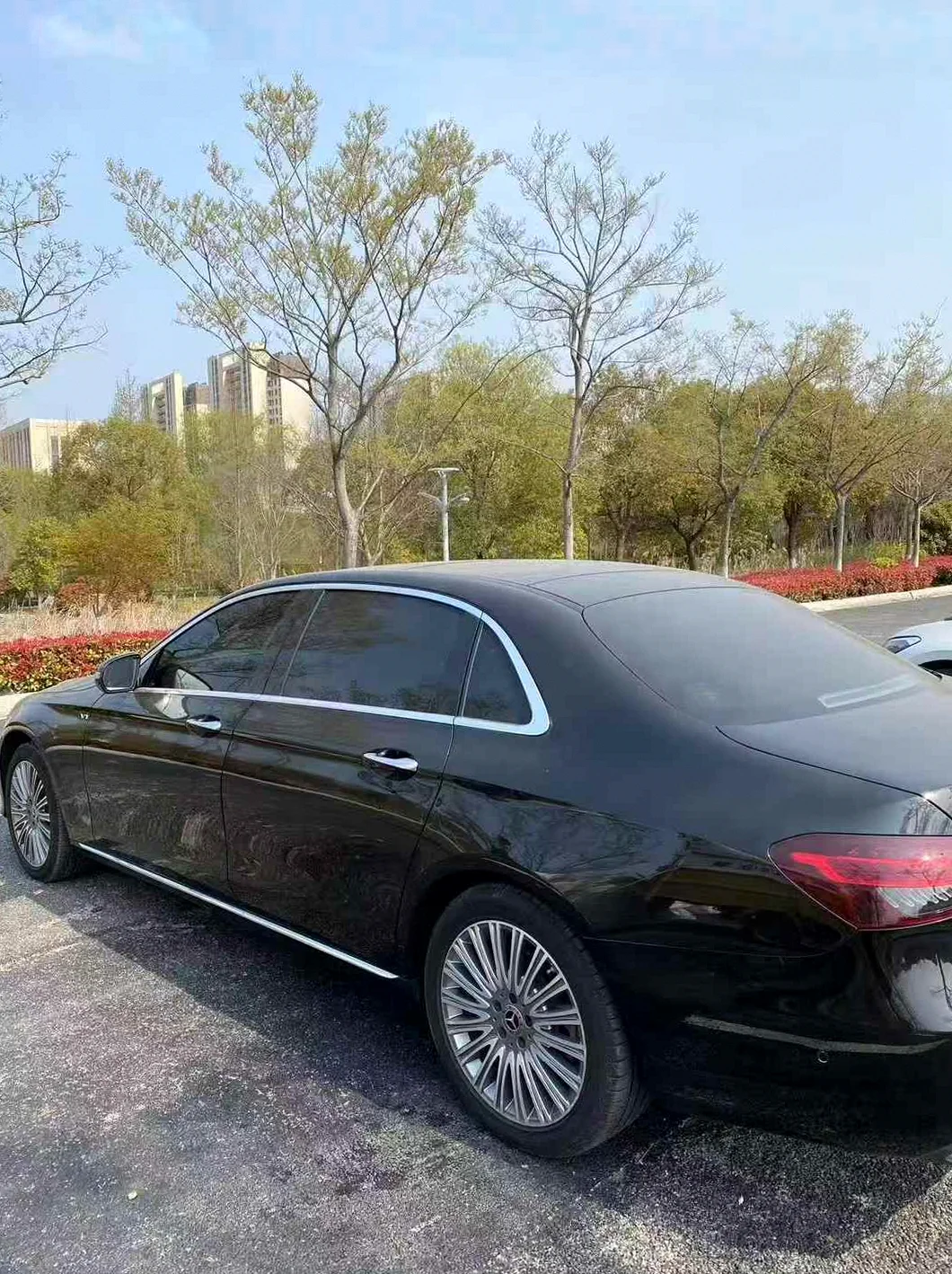 奔驰E 后面外观二
