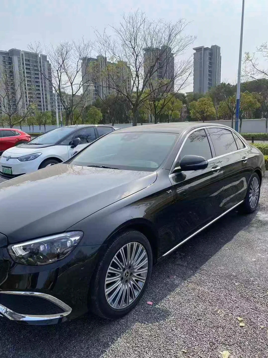 奔驰E 正面外观三