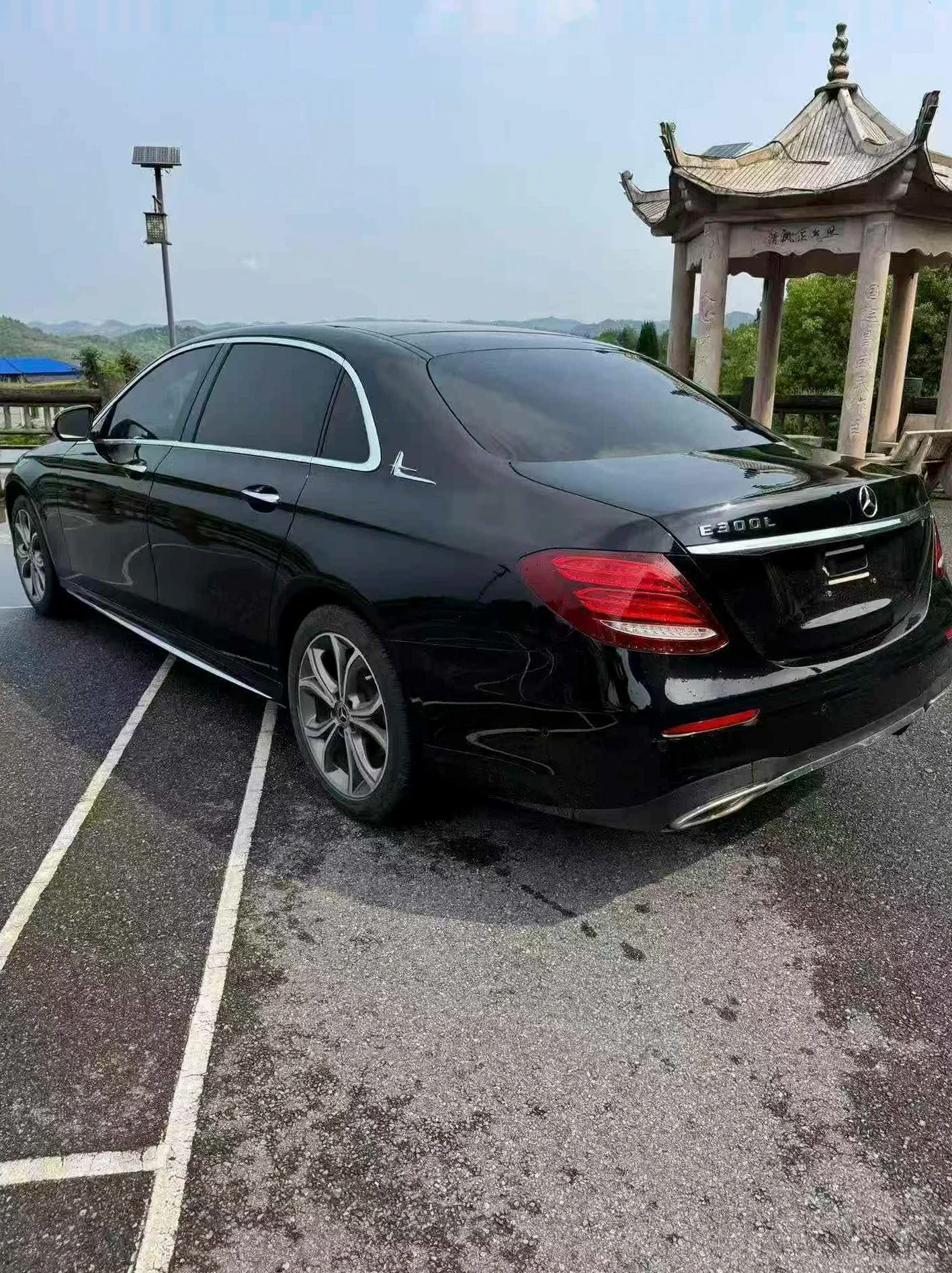 奔驰E 后面外观三