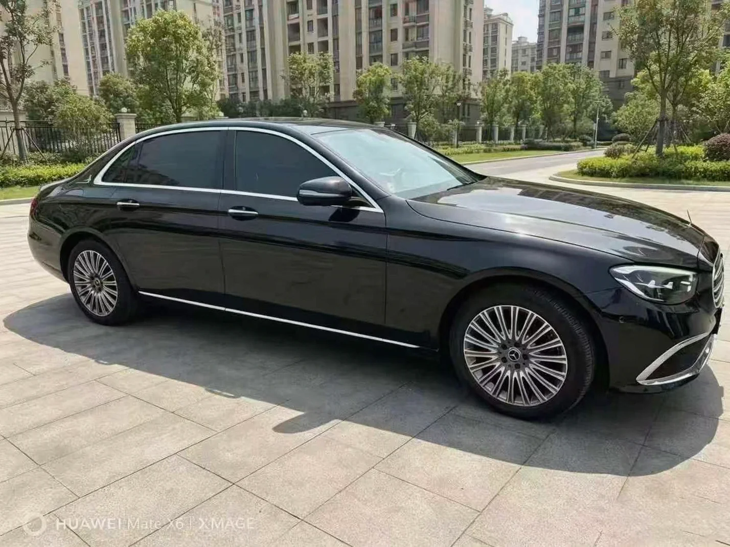 奔驰E 正面外观三