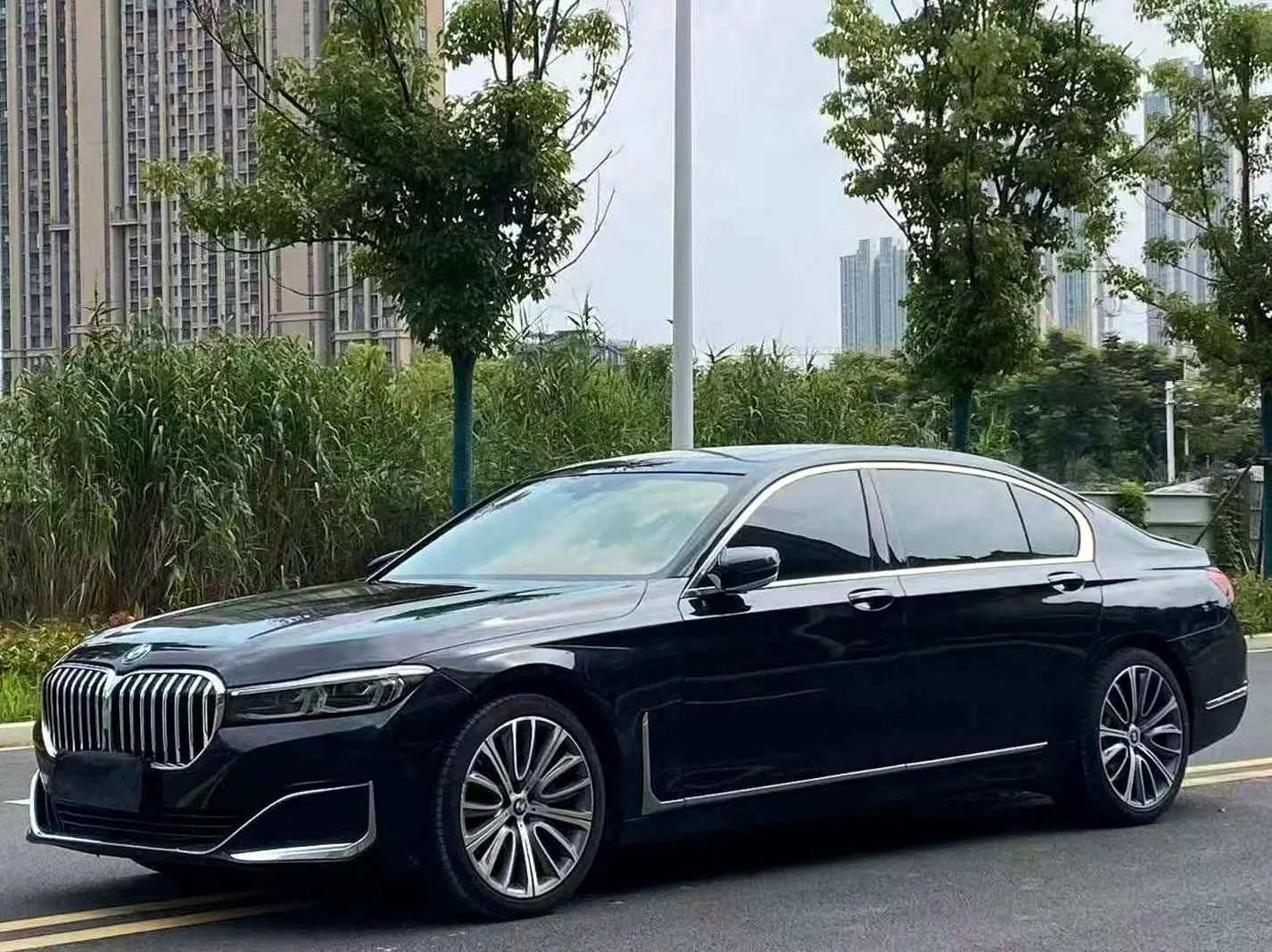 宝马7系 正面外观三