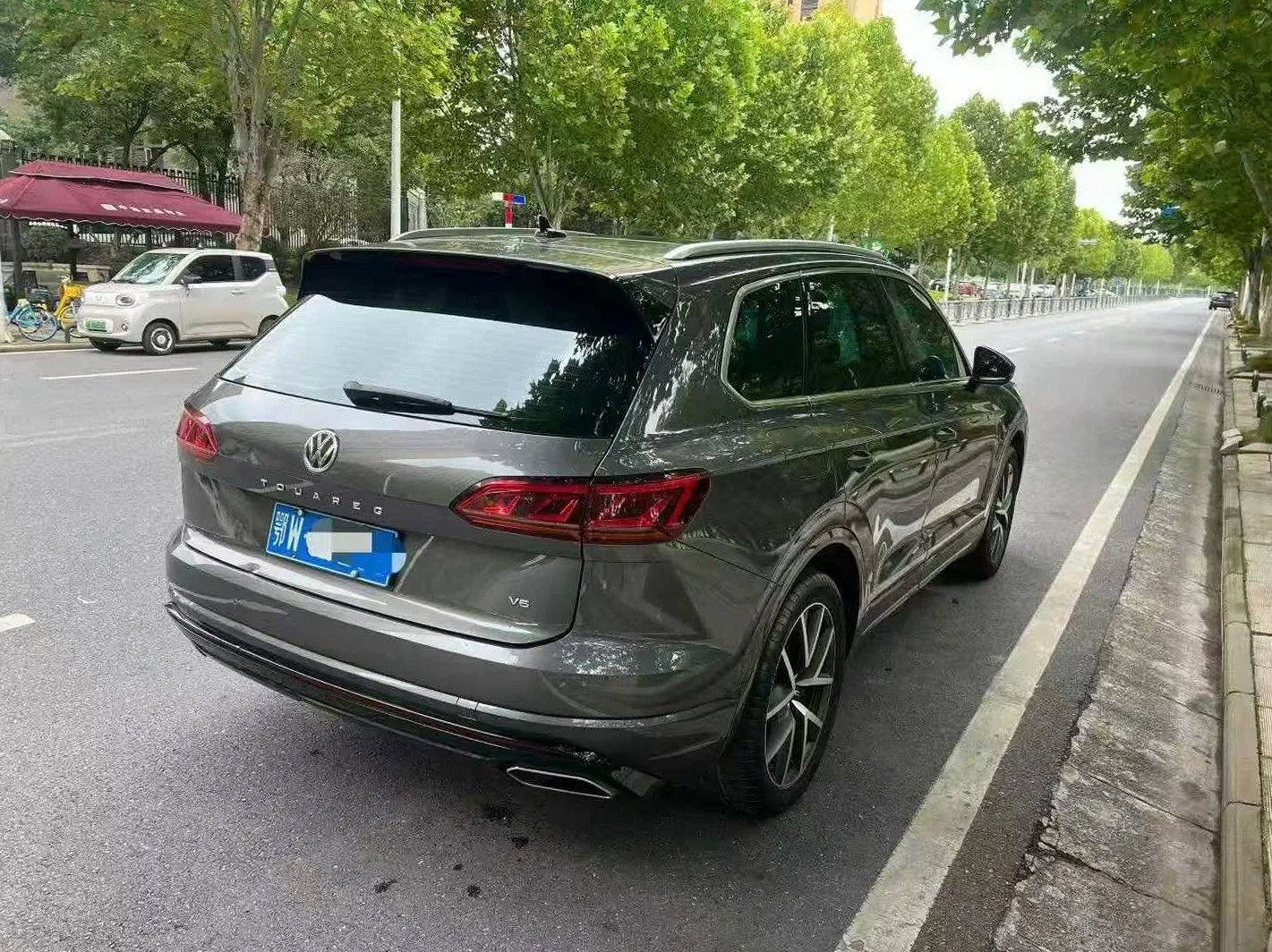 大众途锐 后面外观一