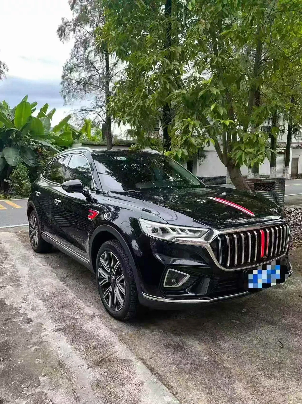 红旗HS5 后面外观一