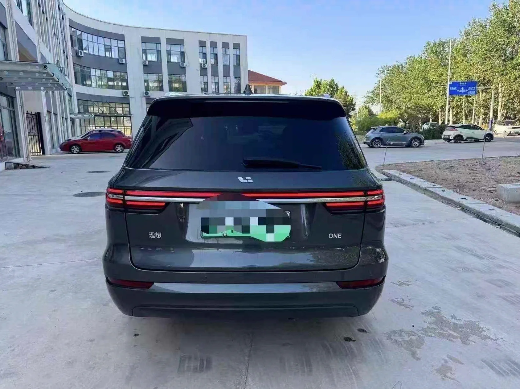 理想ONE 后面外观一