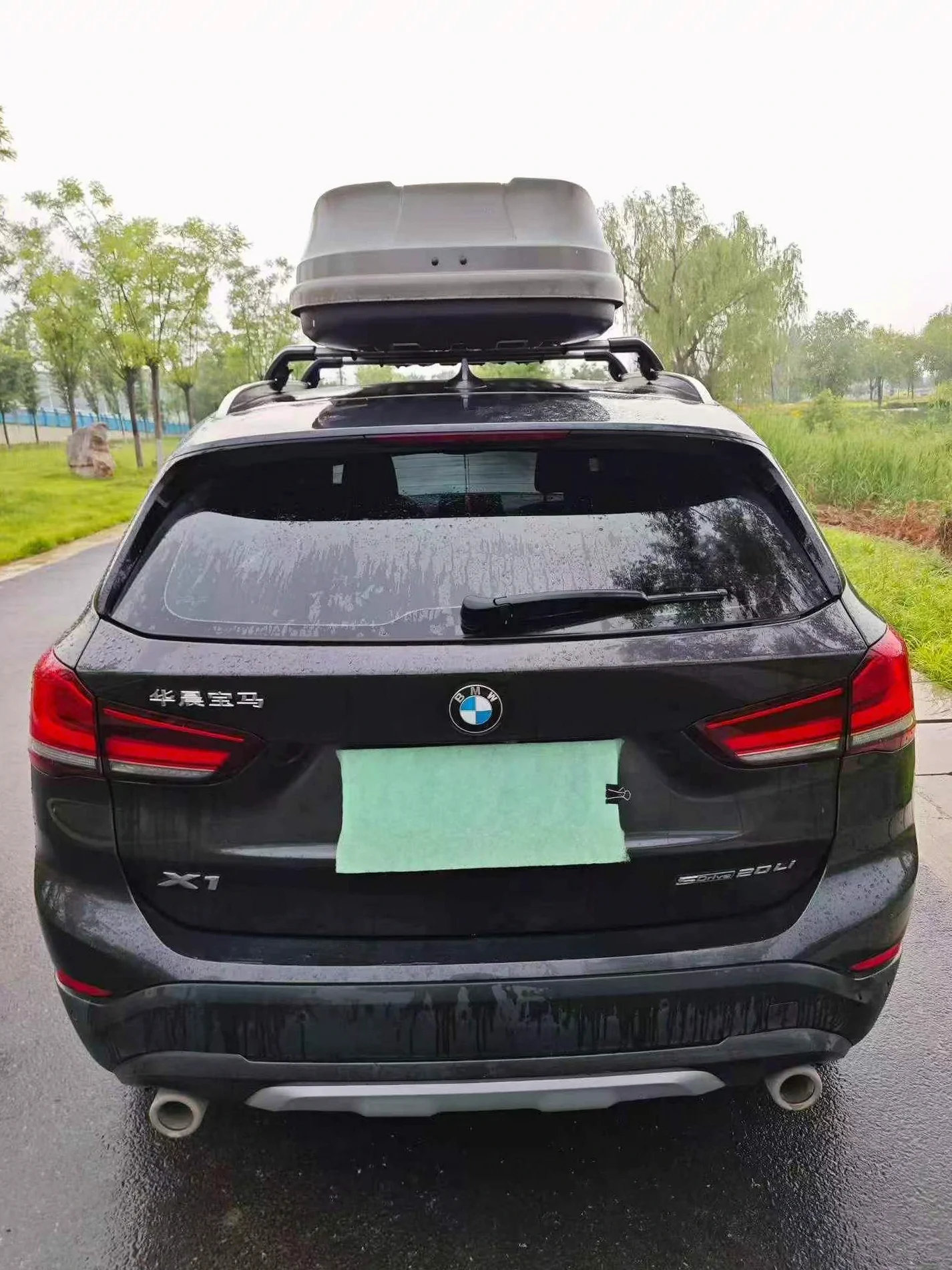 宝马X1 后面外观一