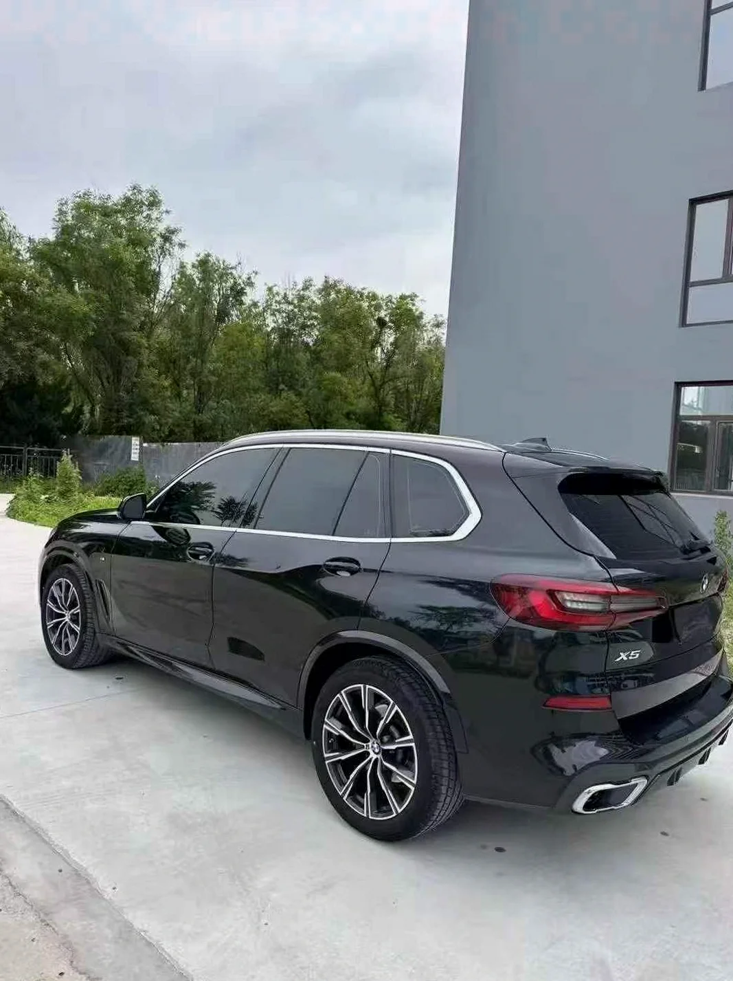 宝马X5 后面外观三