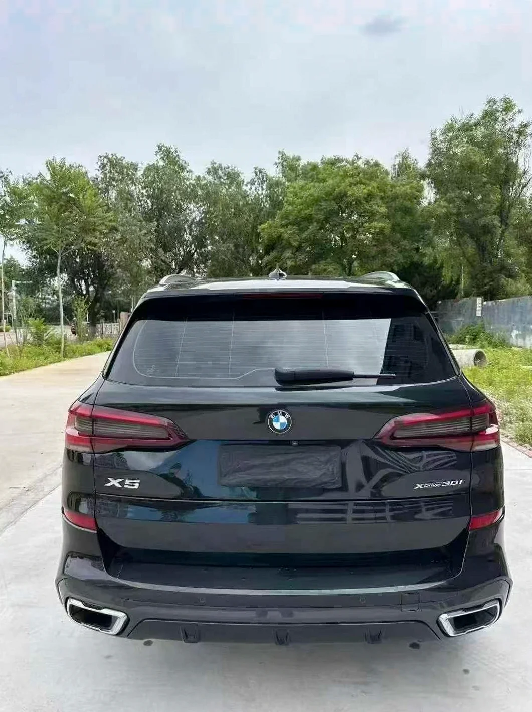 宝马X5 后面外观一