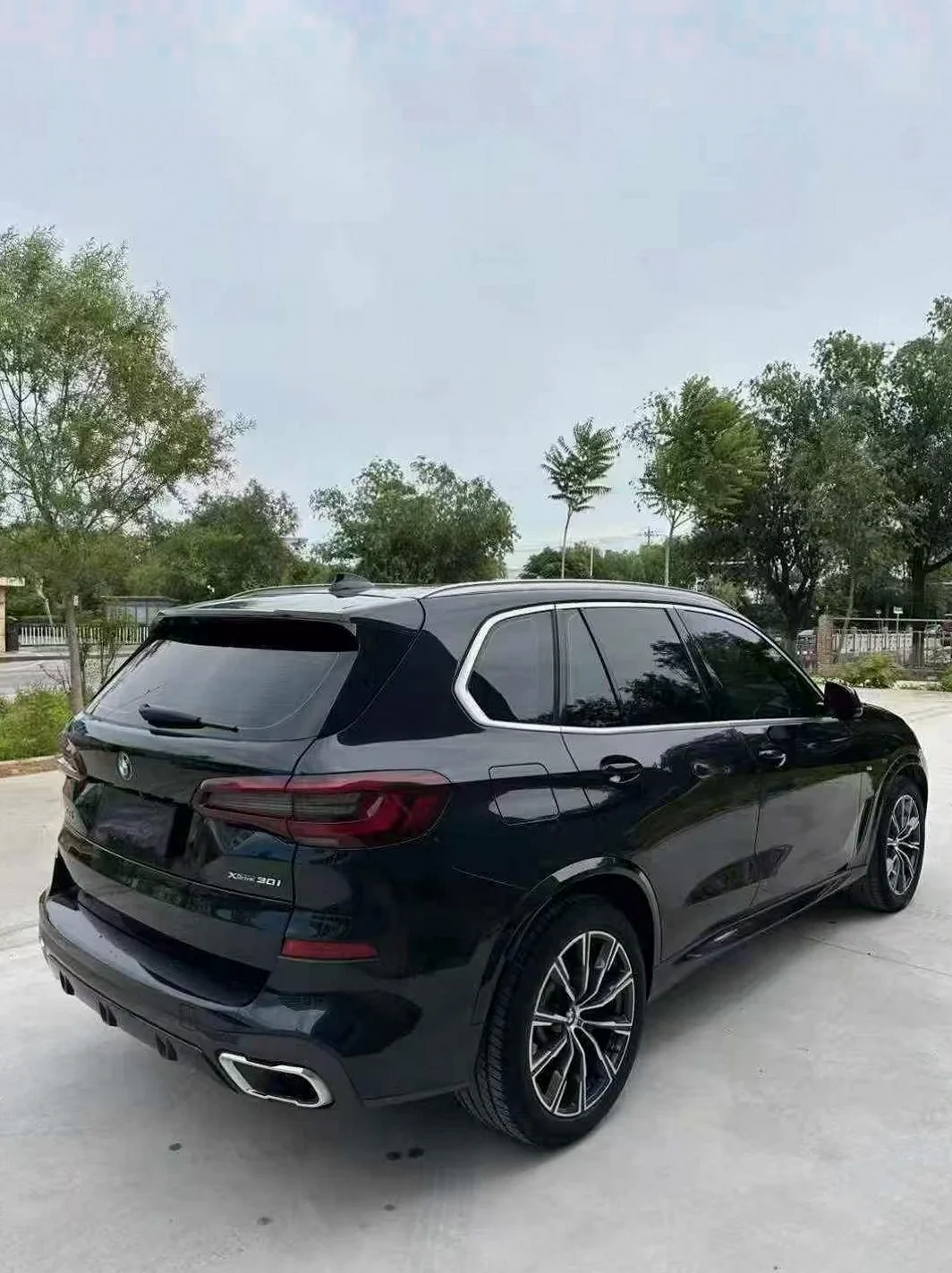 宝马X5 后面外观二