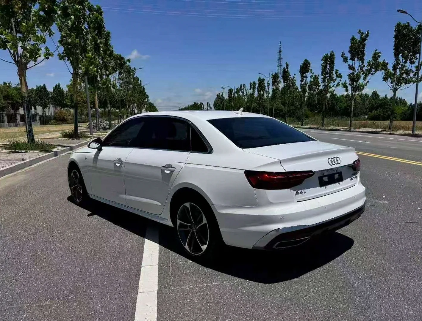 奥迪A4L 后面外观二