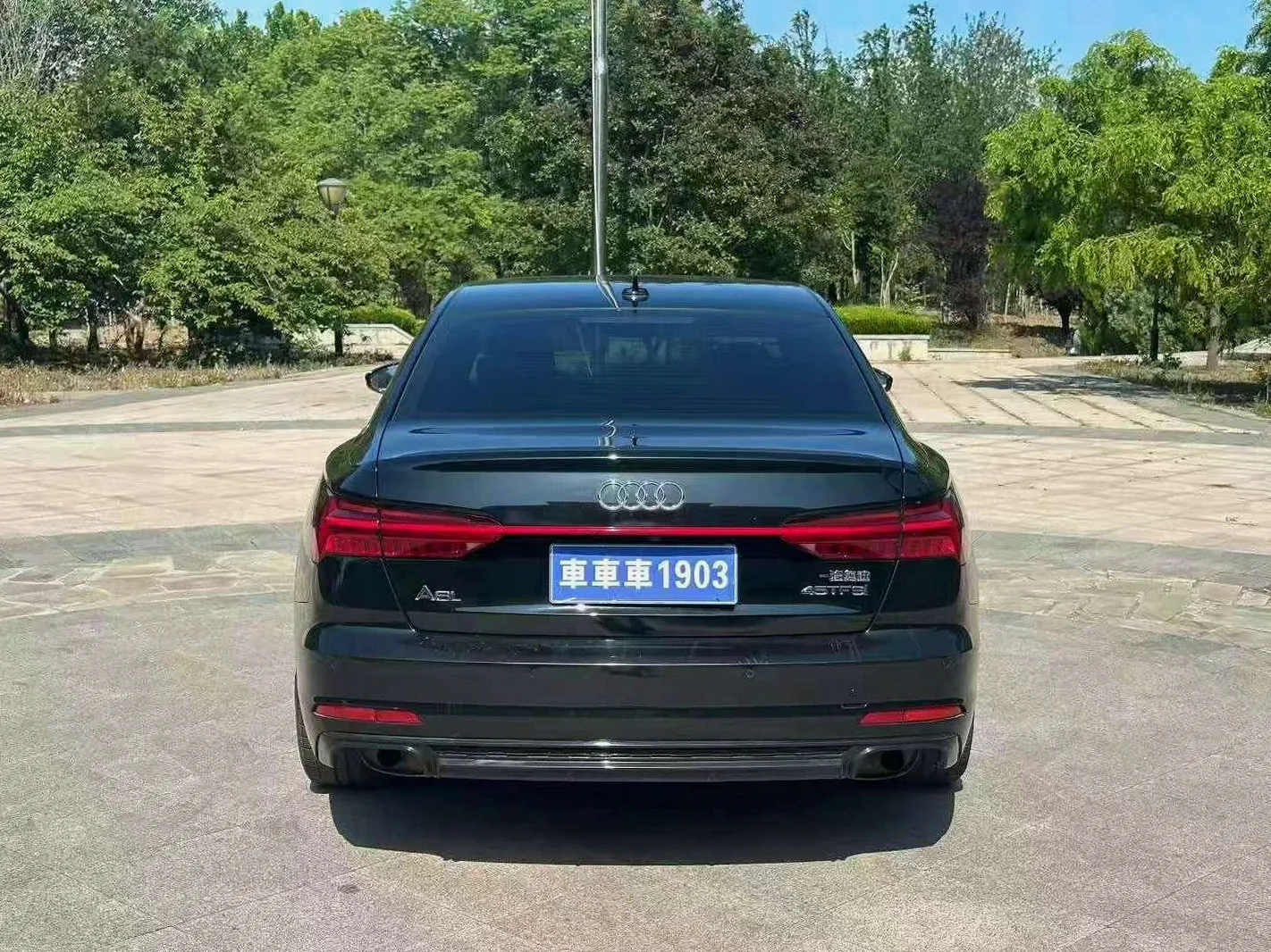 奥迪A6L 后面外观一