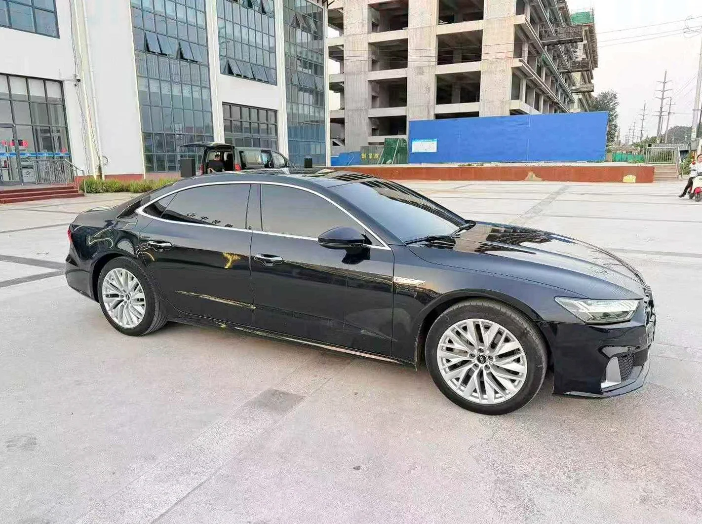 奥迪A7L 正面外观三