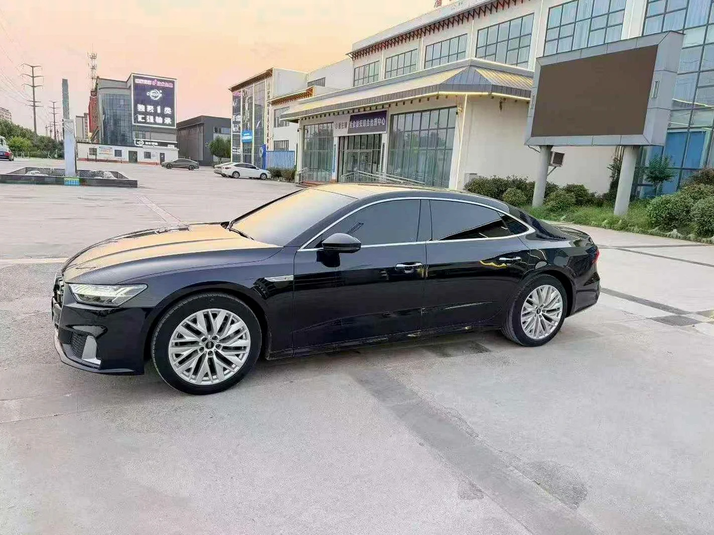 奥迪A7L 正面外观二