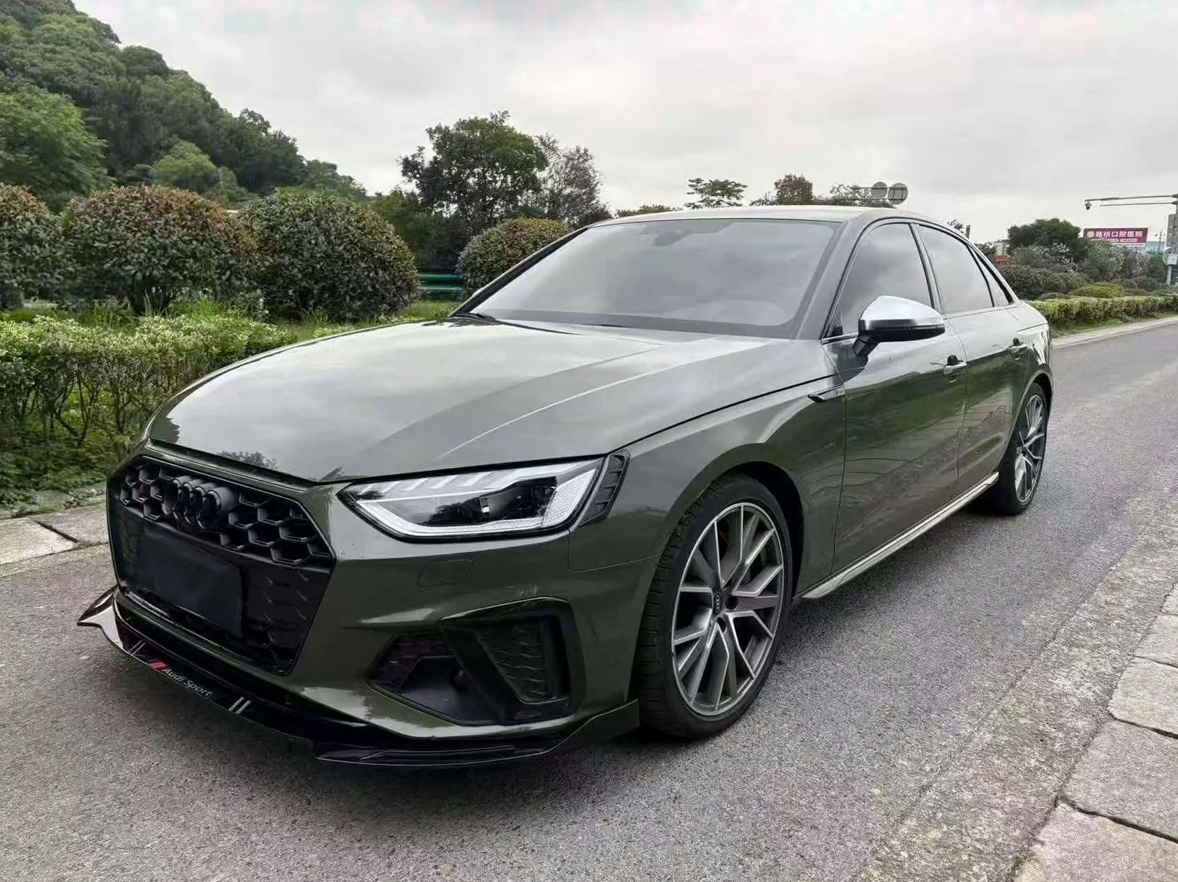 奥迪S4 正面外观三