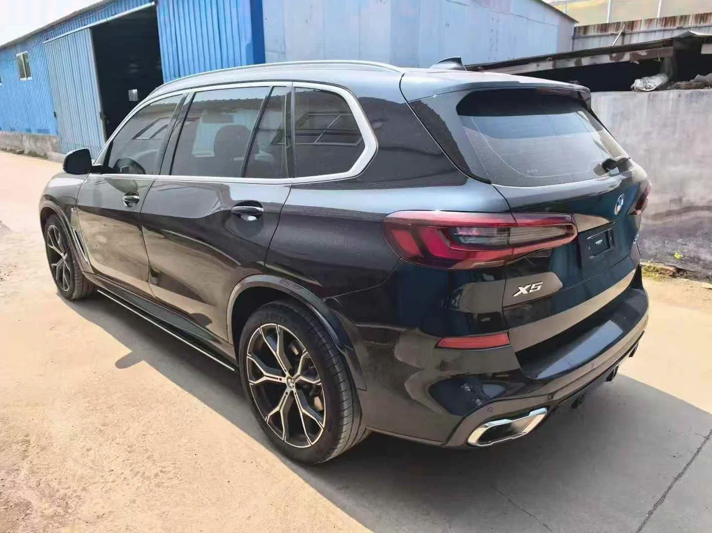 宝马X5 后面外观三