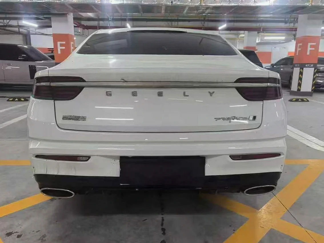 吉利星瑞 驾驶室