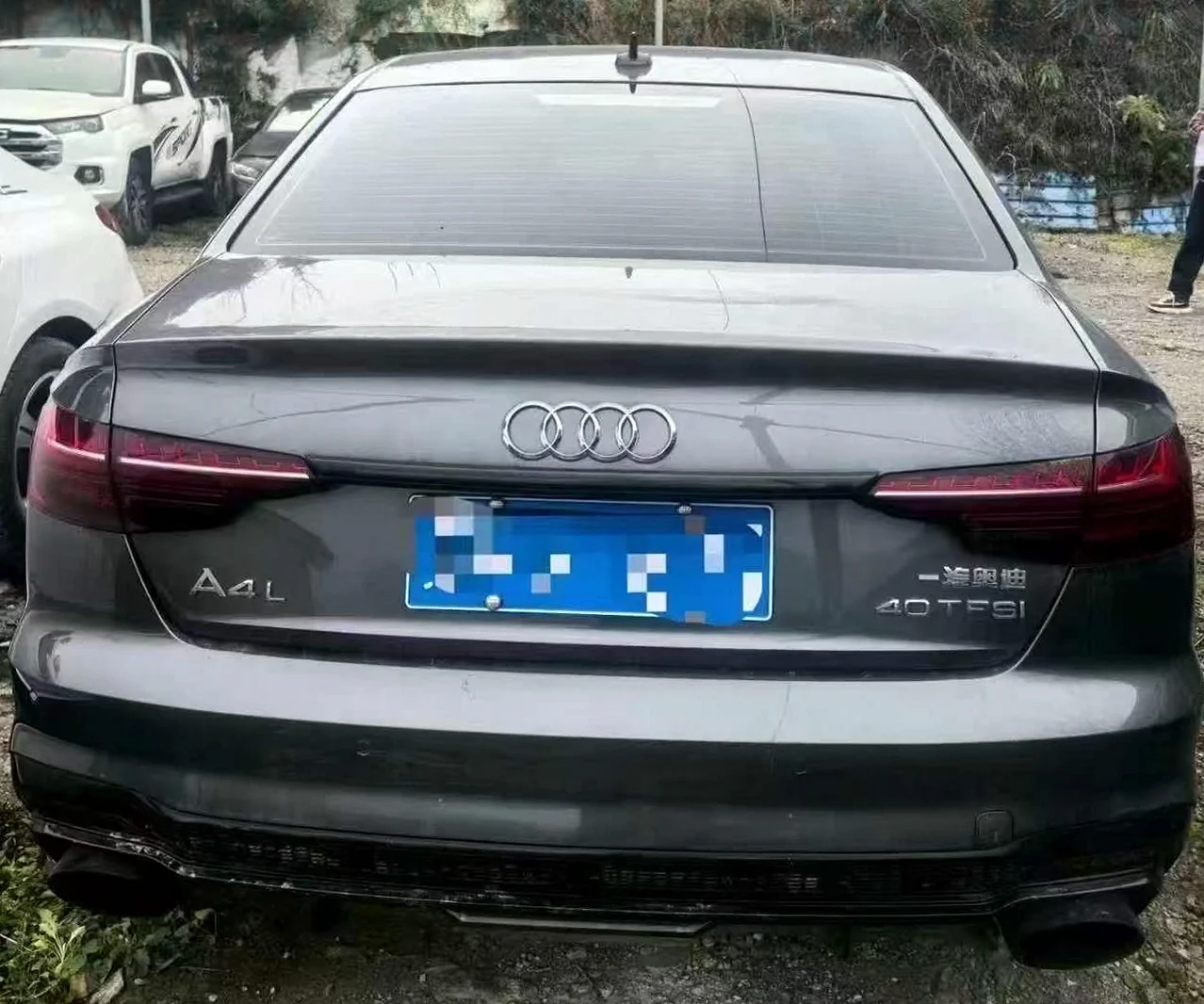 奥迪A4L 后面外观一