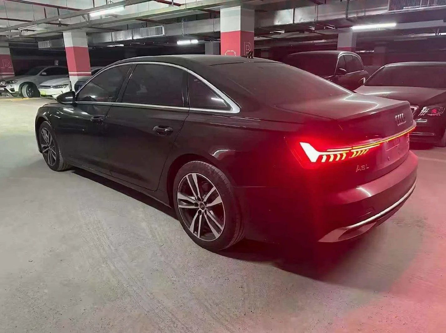 奥迪A6L 后面外观三