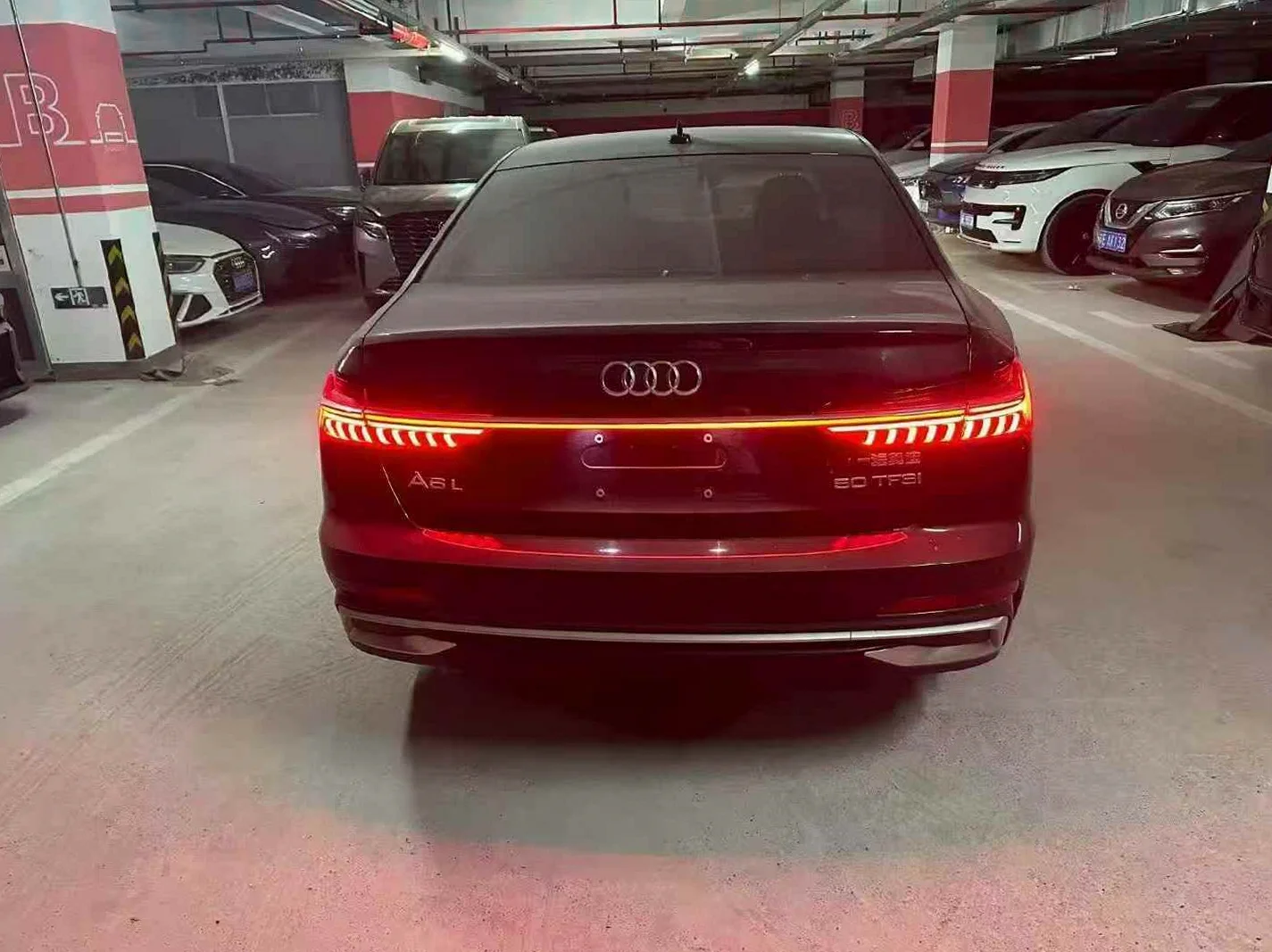 奥迪A6L 后面外观一