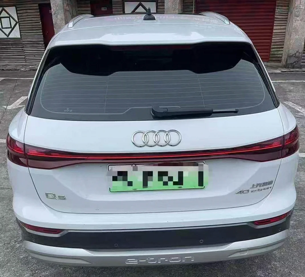 奥迪Q5 后面外观一