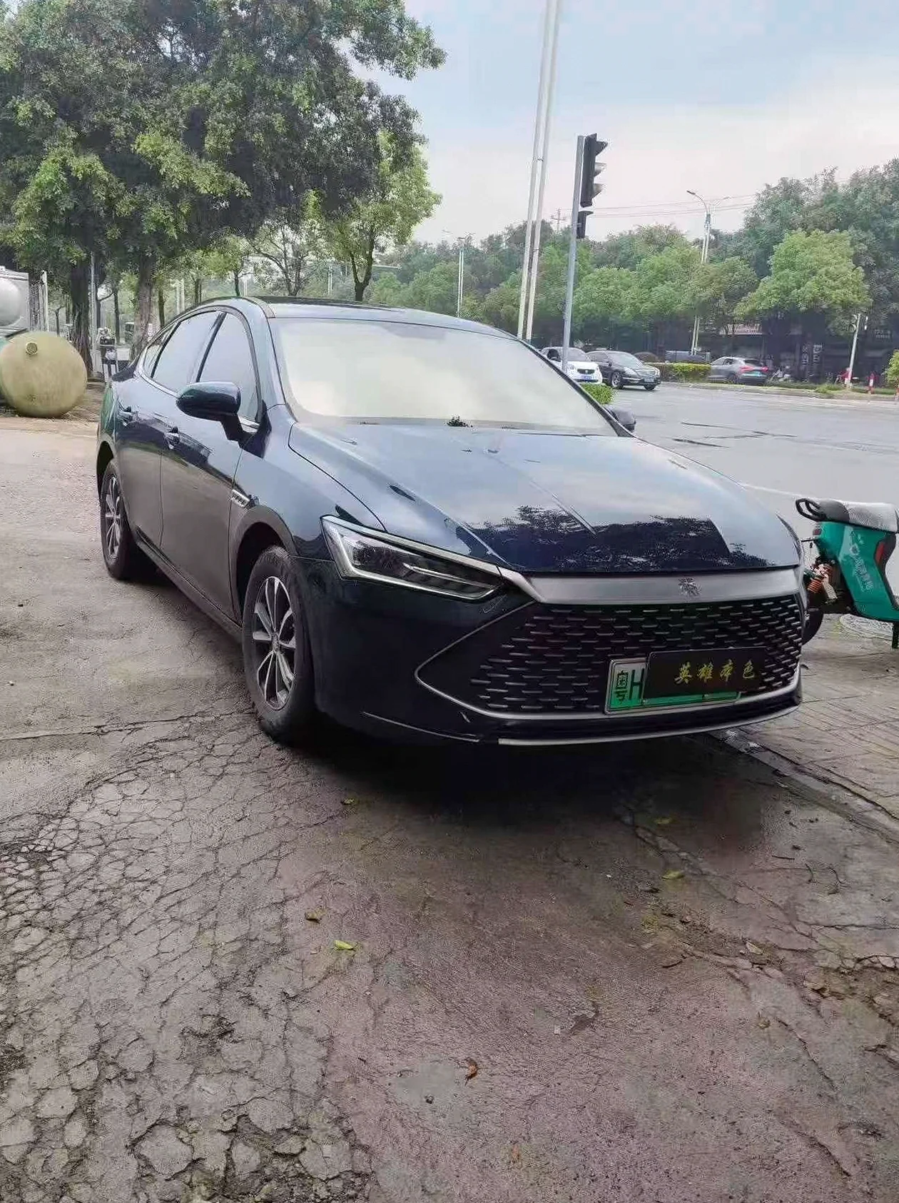 比亚迪秦 正面外观二