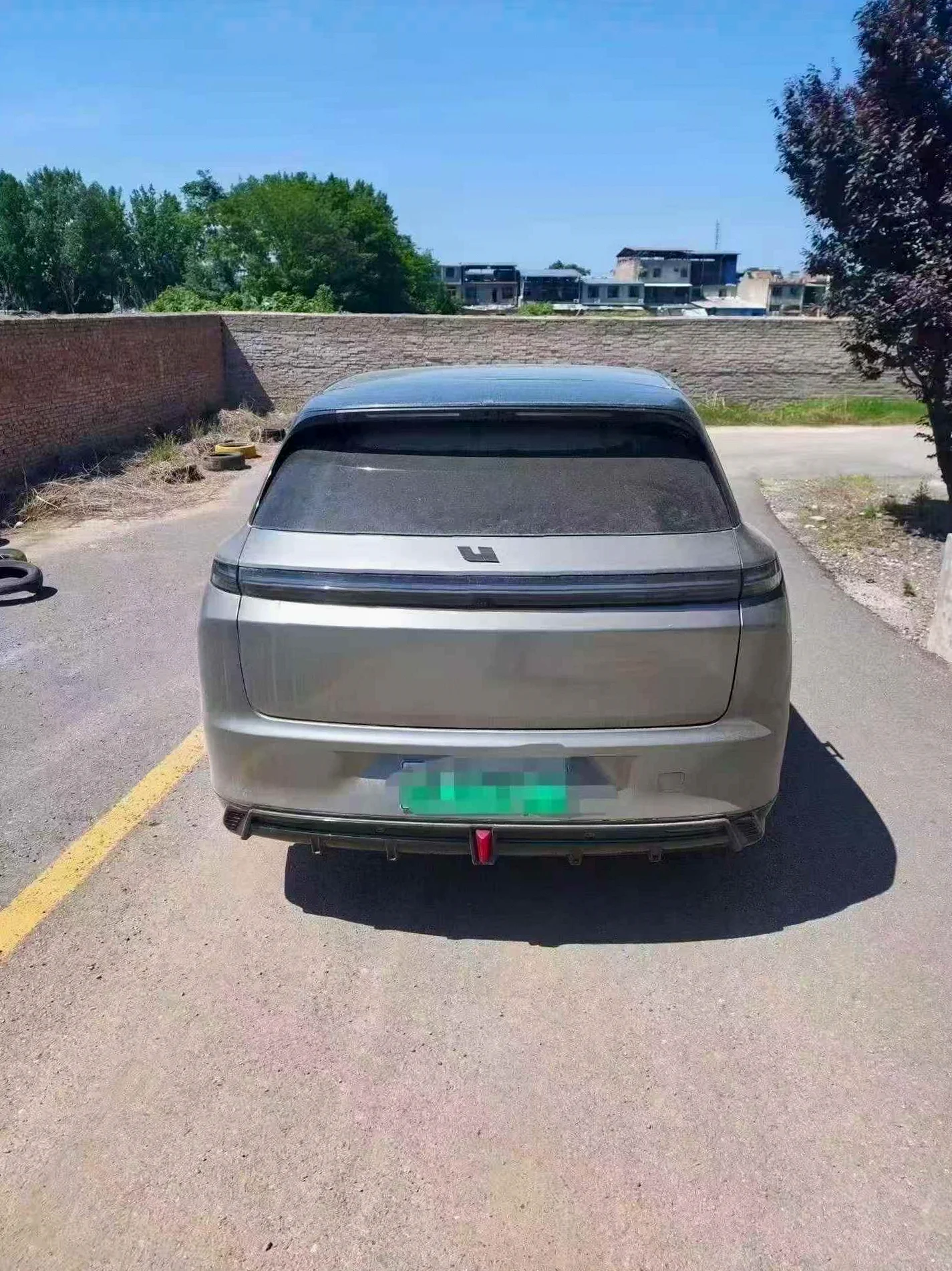 理想L7 后面外观一