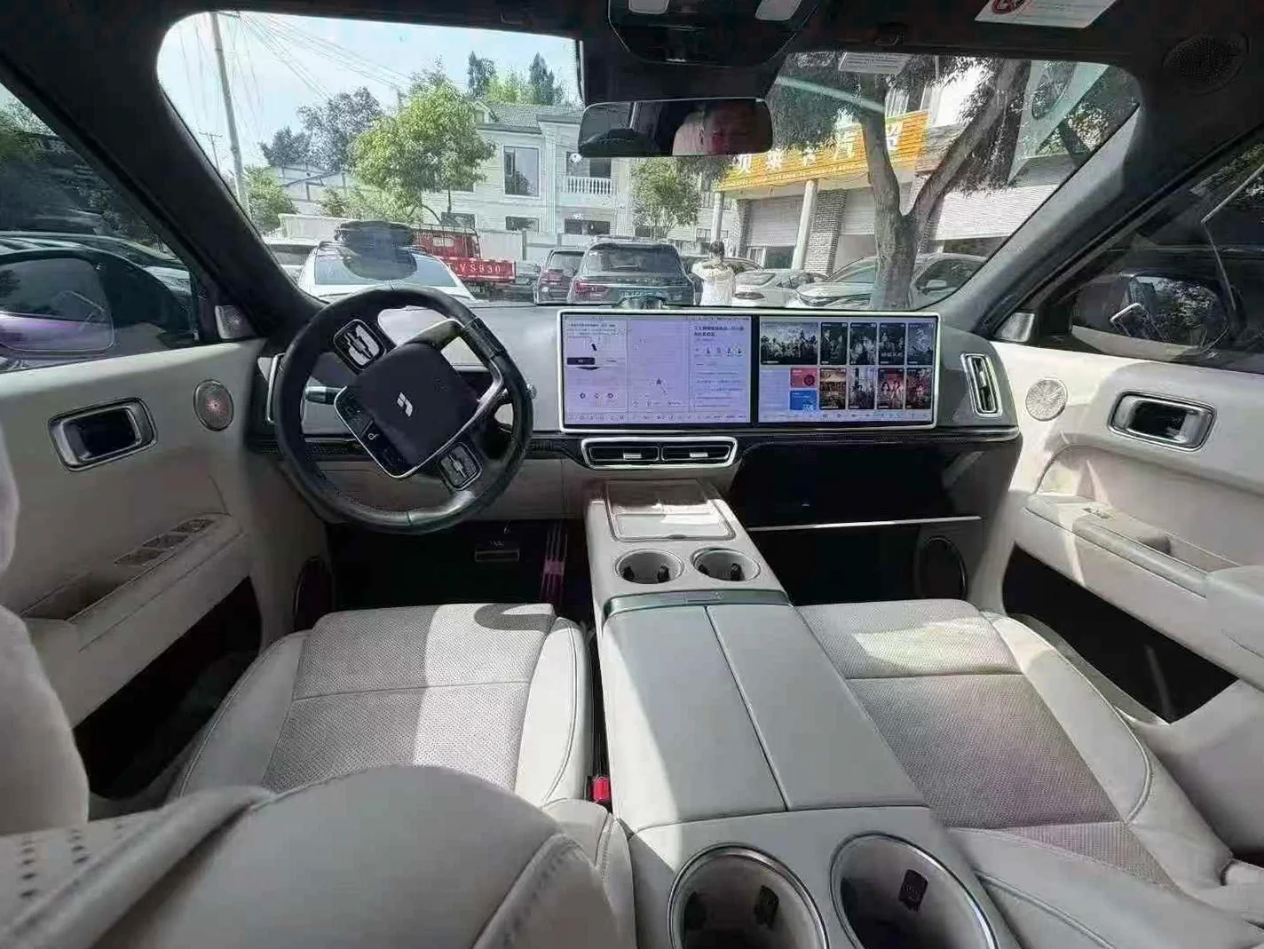 理想L9 后面外观一