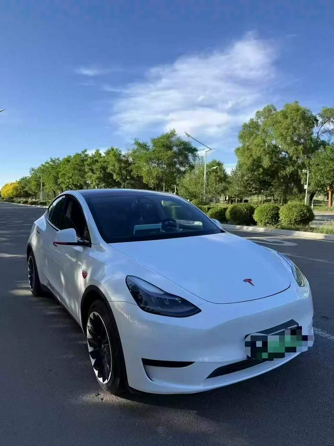 特斯拉MODEL 正面外观三
