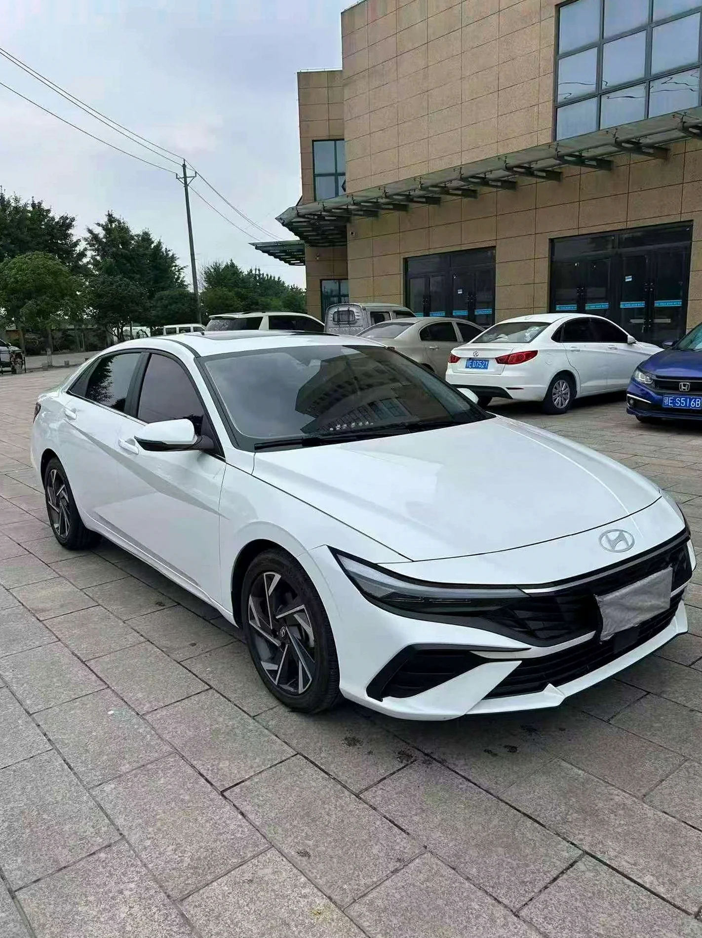 现代伊兰特 正面外观三