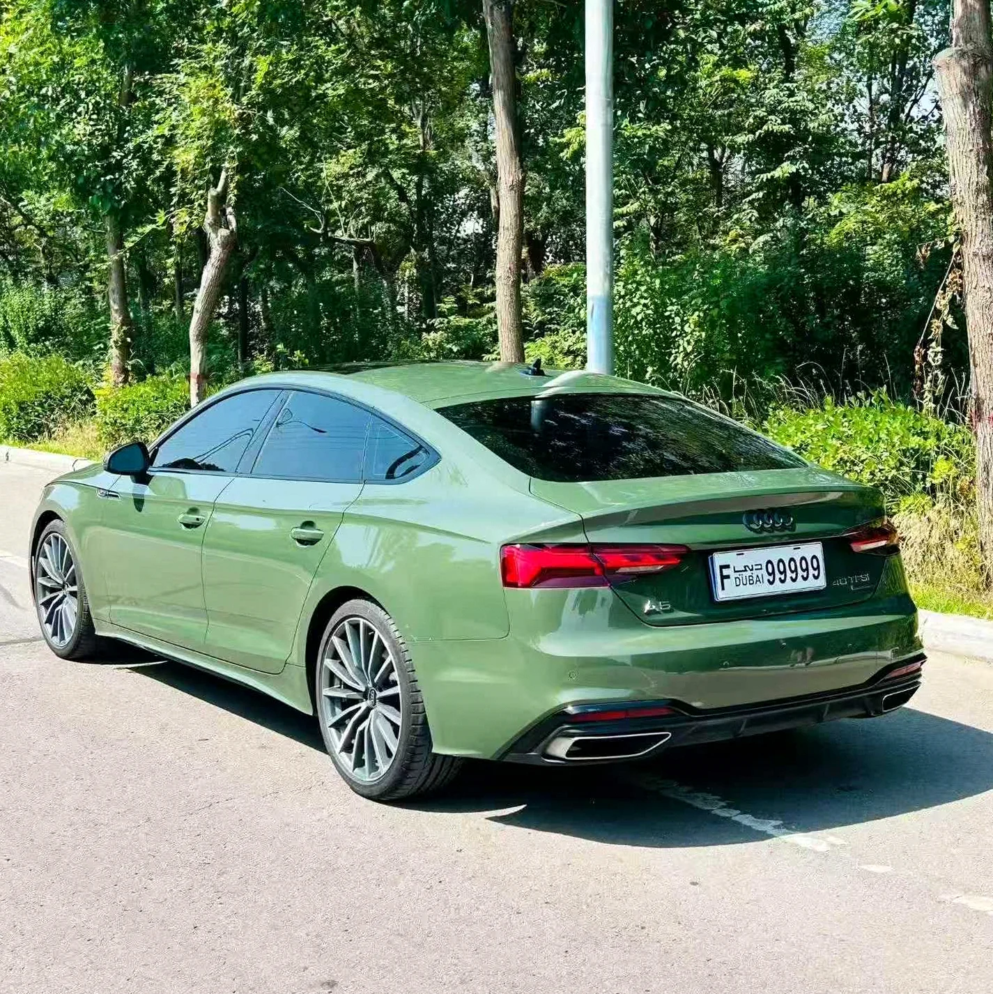 奥迪TT 后面外观一