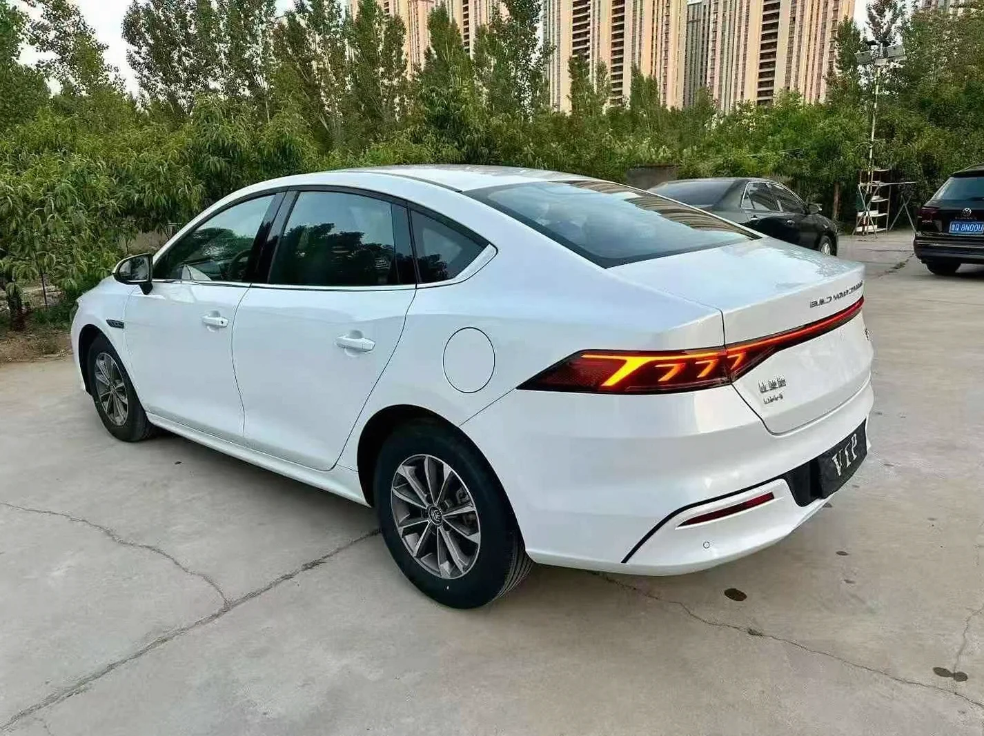 比亚迪秦 后面外观二