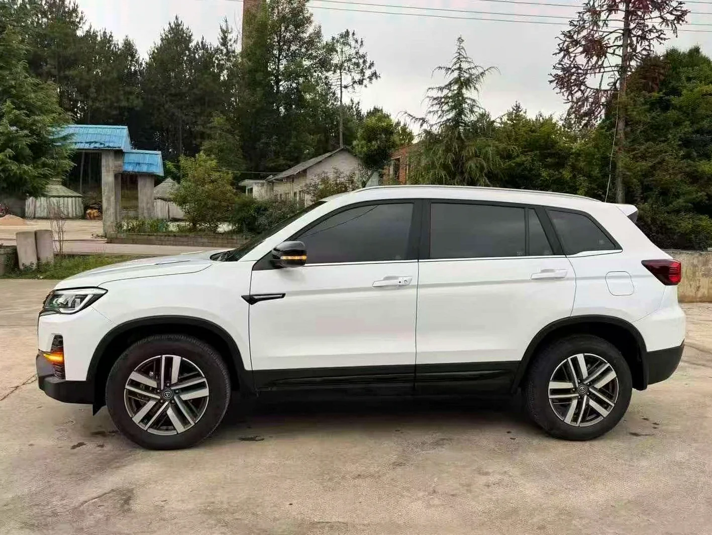 长安汽车CS75 后面外观三
