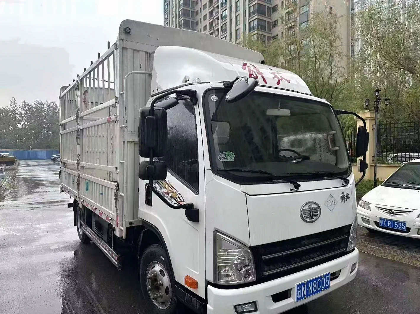 货车解放卡车 正面外观三