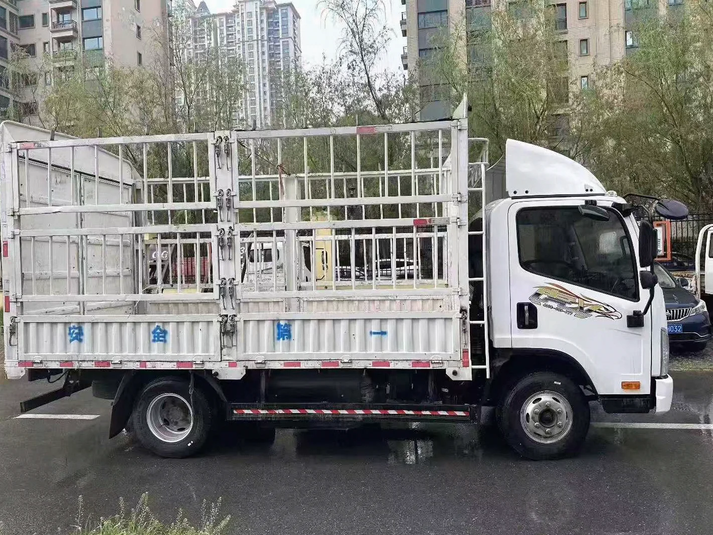 货车解放卡车 后面外观一