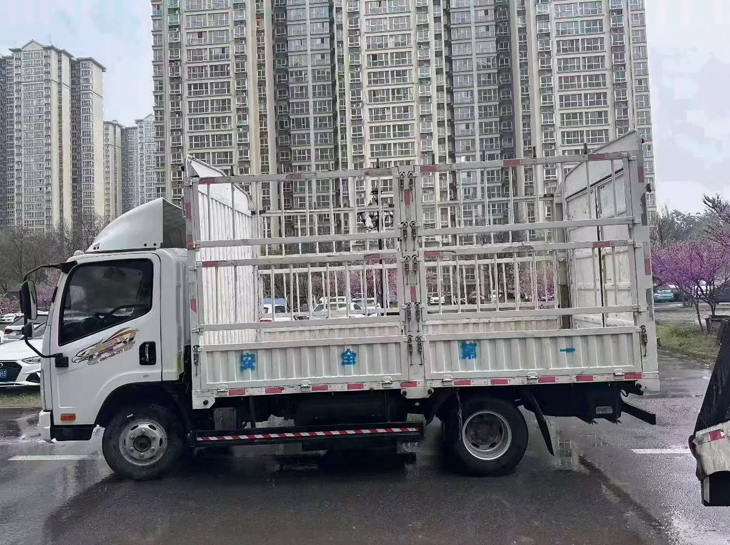 货车解放卡车 后面外观二