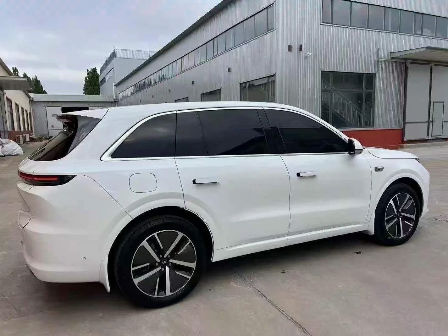理想L6 后面外观一